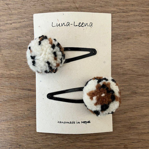 Luna-Leena haar clips pom pom leopard  wol - handgemaakt in Nepal