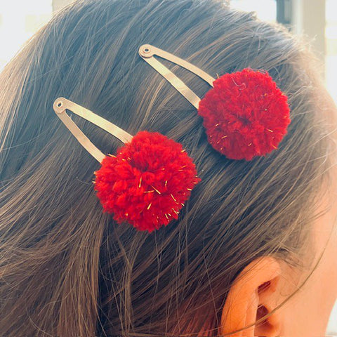 Luna-Leena haar clips pom pom - rood en gold flakes - wol - handgemaakt in Nepal