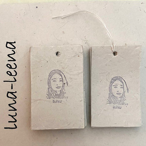 Luna-Leena haar clips pom pom - rood en gold flakes - wol - handgemaakt in Nepal