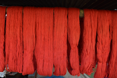 Luna-Leena kinder kruk - rood met wiite stippen - dik katoen - hand gehaakt in Nepal