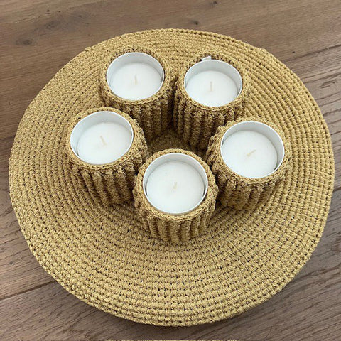 Luna-Leena ronde sierkussen - geel goud - lurex & bio katoen - foam - hand gehaakt in Nepal