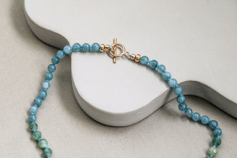 Cyaniet en chalcedoon ketting 'Chloe'