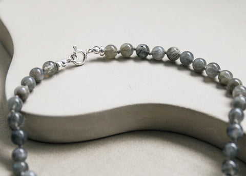 Labradoriet ketting 'Inès'