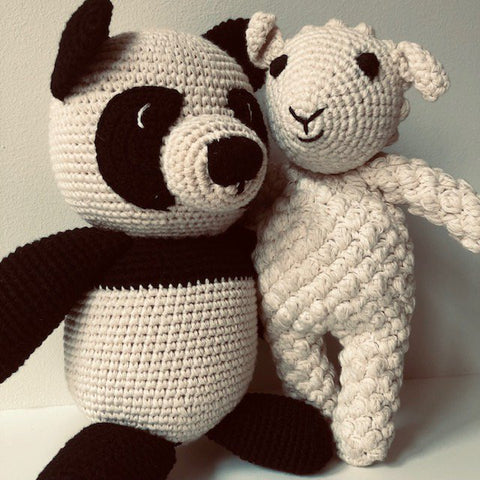 Luna-Leena lam Dolly -gebroken wit - biologisch katoen - handgehaakt in Nepal