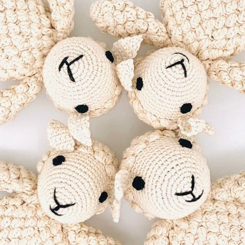 Luna-Leena lam Dolly -gebroken wit - biologisch katoen - handgehaakt in Nepal