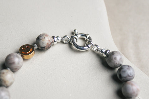 Maifan mineraal armband met zilveren sluiting