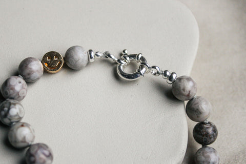 Maifan mineraal ketting met zilveren sluiting