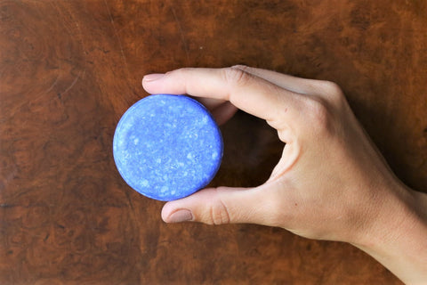 sustainable shampoo bar lavender beewise handmade in the Netherlands being hold by a hand