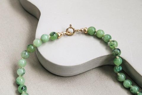 Prehniet ketting 'Inès'