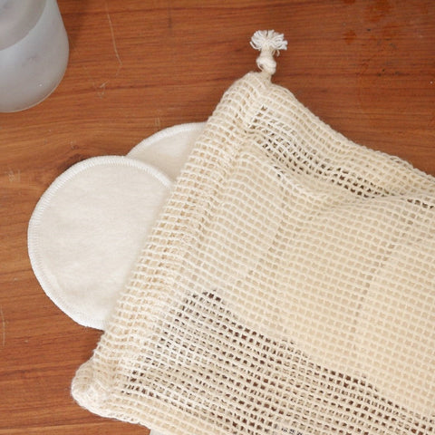 Small organic cotton mesh bag ideal for soap scraps, makeup pads, and socks – perfect for sustainable storage perfect for reusable makeup pads