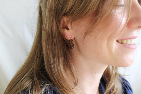 'Puck' Rookkwarts Oorbellen