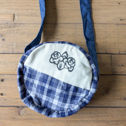 Round sari shoulder bag