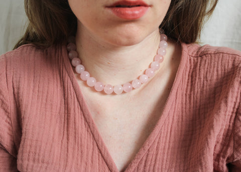Rozenkwarts ketting 'Mona'