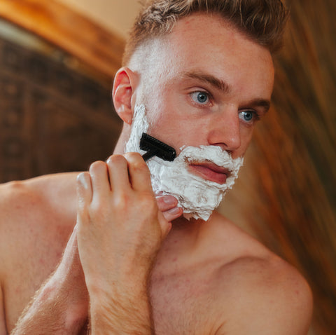 Safety razor baard van man scheren en plasticvrij duurzaam.