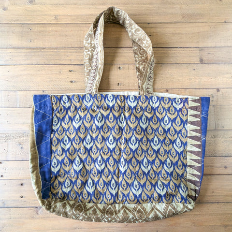 Large sari market tote bags