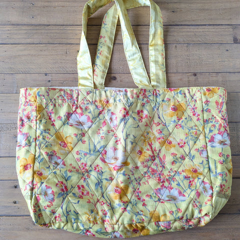 Large sari market tote bags
