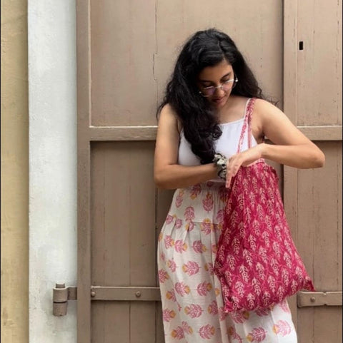 misc sari tote bag worn by model