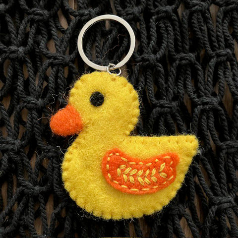 Luna-Leena eend sleutelhanger, tas hanger - geel - vilt wol - handgemaakt in Nepal