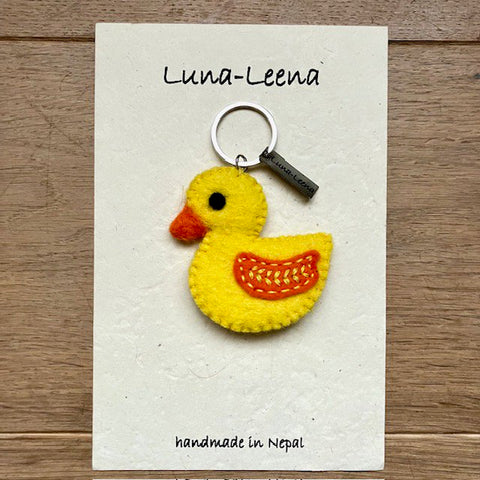 Luna-Leena eend sleutelhanger, tas hanger - geel - vilt wol - handgemaakt in Nepal