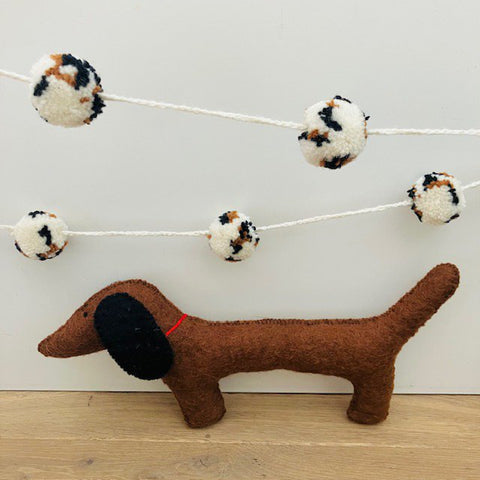 Luna-Leena slinger pom pom Leoapard - gebroken wit, bruin zwart - wol - hand gemaakt in Nepal