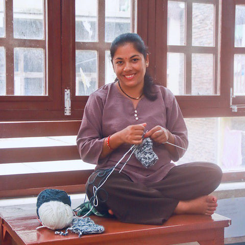 Luna-Leena baby sokjes - 0-6mnd - grijs gemêleerd - merino wol - hand gehaakt in Nepal