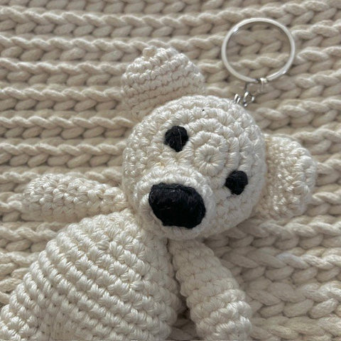 Luna-Leena beer sleutelhanger, tas hanger - gebroken wit - bio katoen - hand gehaakt in Nepal