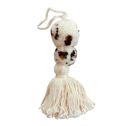 Luna-Leena pom pom leopard sleutelhanger, tas hanger - gebroken wit - wol - handgemaakt in Nepal