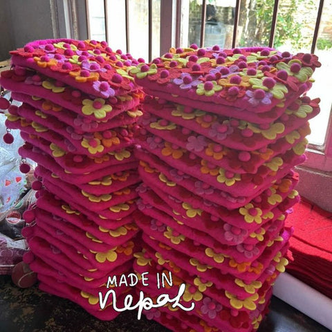 Luna-Leena kinder bloemen tas - fuchsia, rood, oranje - vilt wol - handgemaakt in Nepal