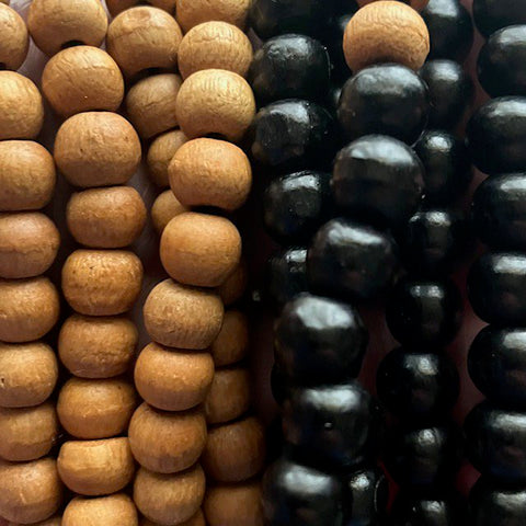 Luna-Leena telefoonkoord kralen hout - zwart - L140cm - handgemaakt in Nepal