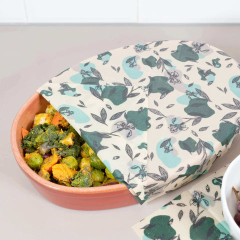 eco-friendly and sustainable vegan food wraps made with organic cotton covering a container with warm food