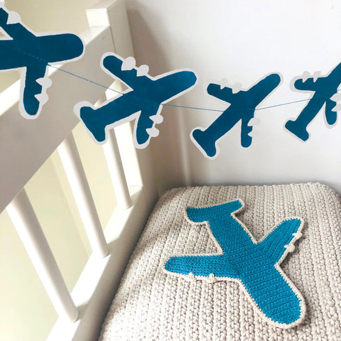 Luna-Leena vliegtuig knisperdoekje - blauw- biologisch katoen - hand gehaakt in Nepal